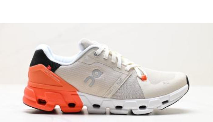 ON Cloudflyer 4